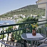 Stana - Beachfront With Sea View & Free Parking