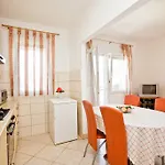 Stana - Beachfront With Sea View & Free Parking Vinišće