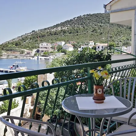 Stana - Beachfront With Sea View & Free Parking