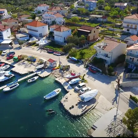 Stana - Beachfront With Sea View & Free Parking 3*