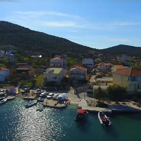 Stana - Beachfront With Sea View & Free Parking 3* Vinišće