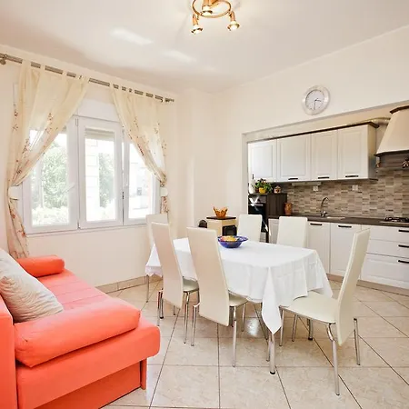 Stana - Beachfront With Sea View & Free Parking