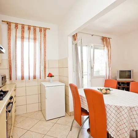 Stana - Beachfront With Sea View & Free Parking Vinišće