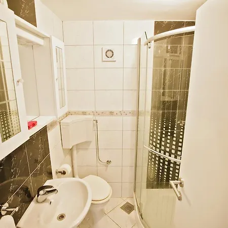 Stana - Beachfront With Sea View & Free Parking