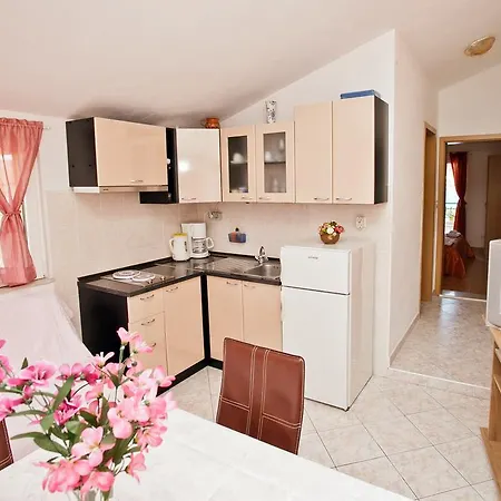 Stana - Beachfront With Sea View & Free Parking Vinišće