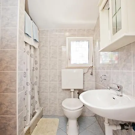 Stana - Beachfront With Sea View & Free Parking