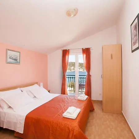 Pensión Stana - Beachfront With Sea View & Free Parking Vinišće