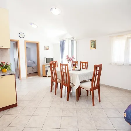 Pensión Stana - Beachfront With Sea View & Free Parking Vinišće